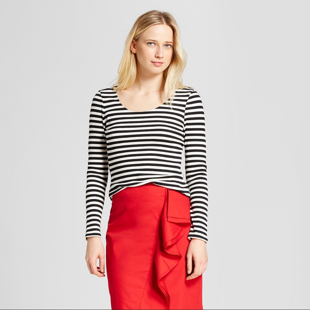 Black and White Stripe Long Sleeve V-Back Shirt